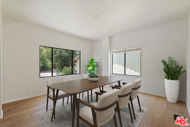 22960 Cass Avenue, Woodland Hills CA: https://media.crmls.org/mediaz/8f1b933a-c4d2-43f3-9fd8-a61d5b349b98.jpg