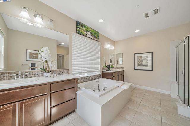 Image 33 of 60 For 6811 Syrah Dr