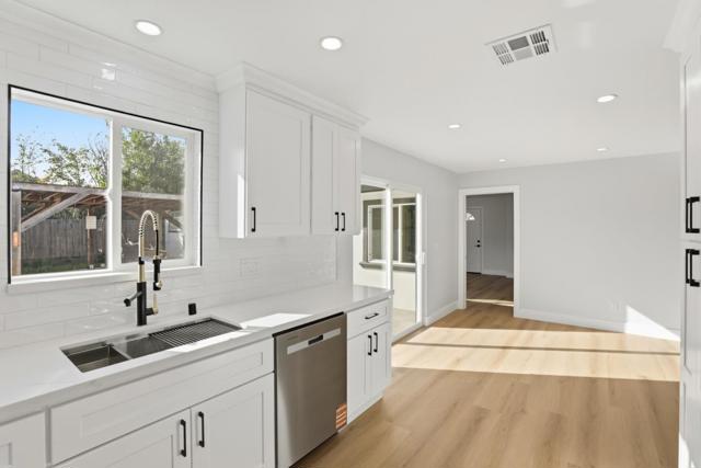 1361 Hillcrest Road, Hollister CA: https://media.crmls.org/mediaz/8f1c8d19-f8b4-411e-8faf-f3d6b9ebf31e.jpg