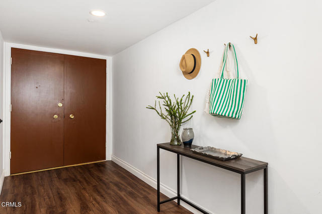 Detail Gallery Image 4 of 27 For 385 S Oakland Ave #205,  Pasadena,  CA 91101 - 3 Beds | 2 Baths