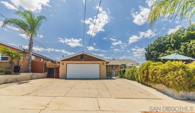 8105 Dorchester st, Spring Valley CA: https://media.crmls.org/mediaz/8f1cb8de-9ea1-42e7-b5b8-3a4bec48efff.jpg