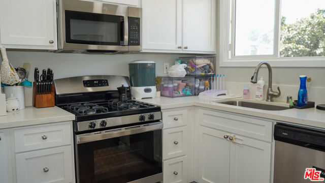 1733 E 123rd Street, Los Angeles CA: https://media.crmls.org/mediaz/8f1cf800-64a5-421a-a85e-335f0c55c92a.jpg
