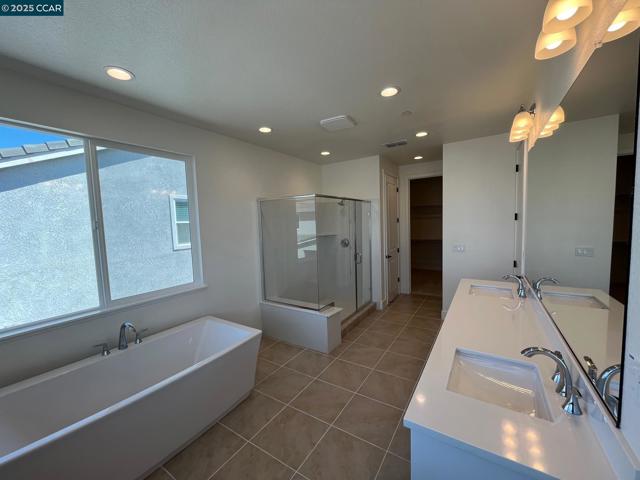 16121 Poulson Ct, Lathrop CA: https://media.crmls.org/mediaz/8f1d1954-0844-4846-8ca9-0e853e7a39b7.jpg