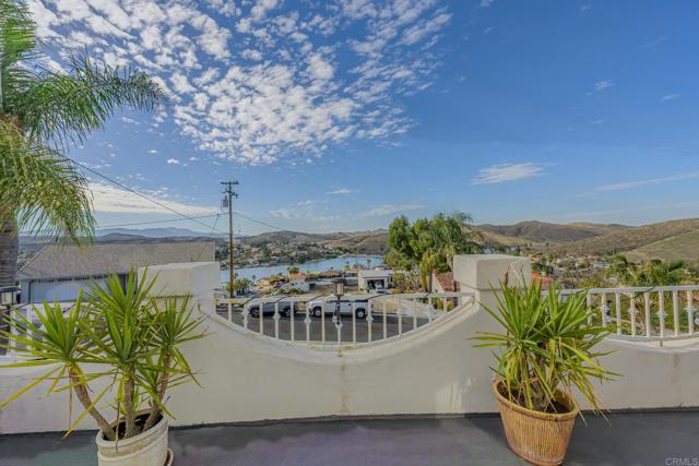 22633 Inspiration Pt, Canyon Lake CA: https://media.crmls.org/mediaz/8f1d447f-bf4f-4586-9dca-d1d382f73ec6.jpg