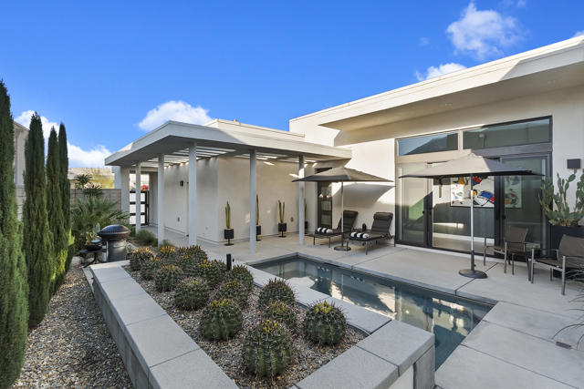 885 Fountain Drive, Palm Springs CA: https://media.crmls.org/mediaz/8f1e6a18-cd38-487b-b1ed-c9418dfd44bd.jpg