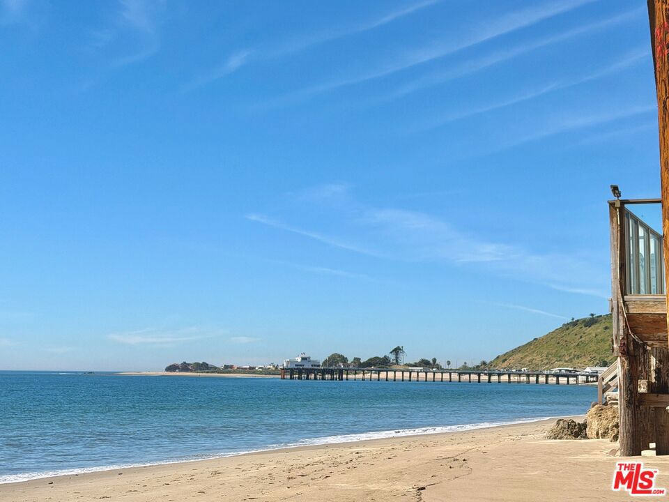 https://media.crmls.org/mediaz/8f1ea72d-03da-4fb3-a404-d51772ef8433.jpg?preset=X-Large