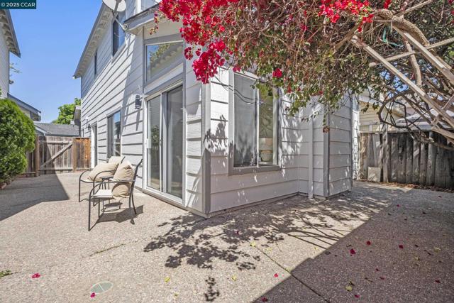 6453 Potrero Dr, Newark CA: https://media.crmls.org/mediaz/8f1ee1bd-68a6-4652-938f-0e0e545eab53.jpg