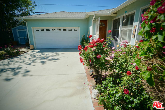 20621 VALERIO Street photo 4