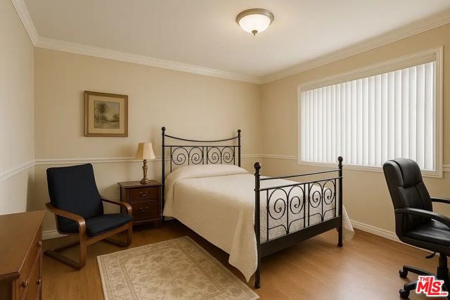 21620 Burbank Boulevard, Woodland Hills CA: https://media.crmls.org/mediaz/8f1fa646-27bc-4401-9266-e5af7400e2e0.jpg
