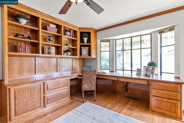 109 Bria Ct, Walnut Creek CA: https://media.crmls.org/mediaz/8f1fc65f-71bc-42c7-8678-1d48317a83d9.jpg