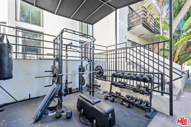 1201 Larrabee Street, West Hollywood CA: https://media.crmls.org/mediaz/8f20525b-ec44-49b9-9605-25d1027f0e1a.jpg