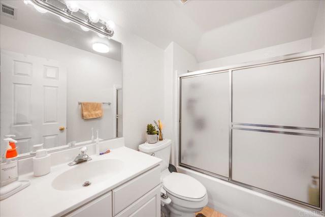 44364 Kingston Drive, Temecula CA: https://media.crmls.org/mediaz/8f20858d-121d-4105-bcbf-7d8190889888.jpg