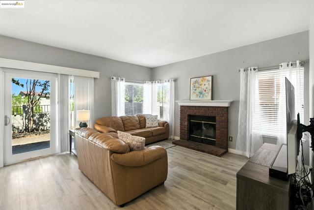 2201 Mark Twain Drive, Antioch CA: https://media.crmls.org/mediaz/8f20fc0c-2e43-4a77-888f-33b9479c24e8.jpg