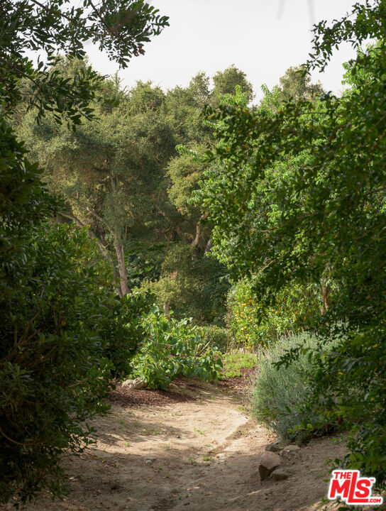 https://media.crmls.org/mediaz/8f21303c-854c-475f-8a66-d5ede27d51dd.jpg?preset=X-Large