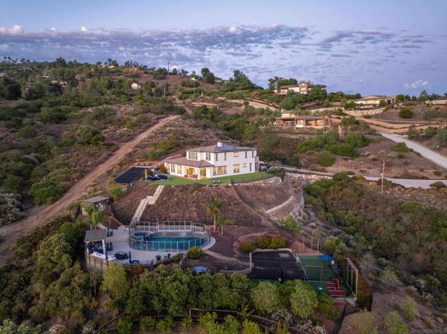 14546 Highcrest Ct, Poway CA: https://media.crmls.org/mediaz/8f214b71-dd5a-4e20-b02c-a8dc5cb9627f.jpg