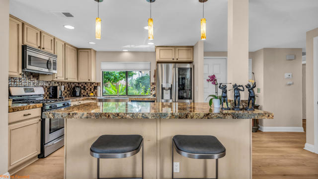 110 Trento Circle, Palm Desert CA: https://media.crmls.org/mediaz/8f21b30a-7217-4763-a17b-daec122d8b70.jpg