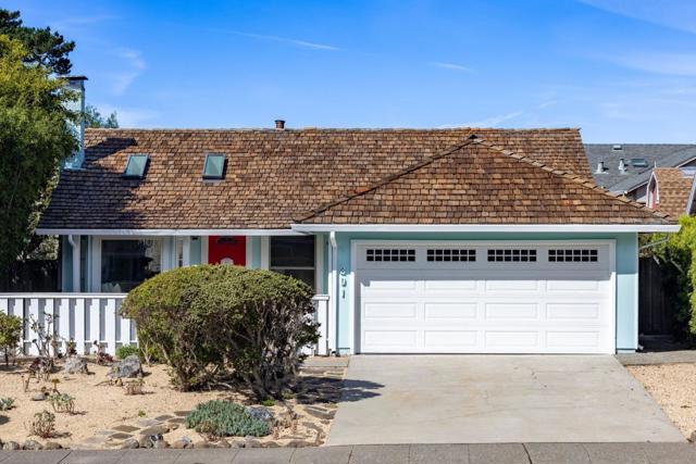 201 Bridgeport Drive, Half Moon Bay CA: https://media.crmls.org/mediaz/8f21d432-548e-4ccd-9c1b-34da7a8c74db.jpg