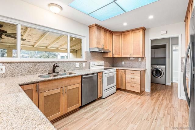 6763 Hibiscus Dr, Lemon Grove CA: https://media.crmls.org/mediaz/8f21ecfc-25b4-450e-a7bb-73f8f89e44d9.jpg
