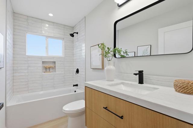 324 Glencourt Way, Pacifica CA: https://media.crmls.org/mediaz/8f220f47-9285-4b1c-ba91-021211bbf5ee.jpg