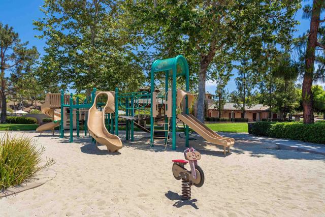 7866 Calle Oliva, Carlsbad CA: https://media.crmls.org/mediaz/8f222f67-1f59-4876-b332-031f85661c51.jpg