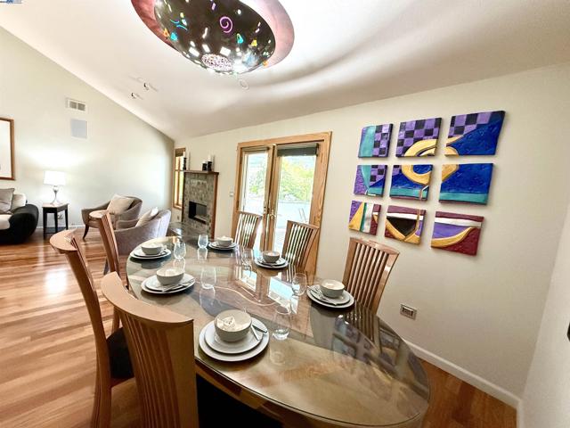 6291 Calle Fuego, Pleasanton CA: https://media.crmls.org/mediaz/8f225d78-aa3c-4a18-856c-55dac643824b.jpg