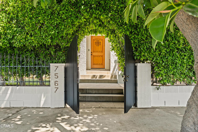 7567 Rosewood Avenue, Los Angeles CA: https://media.crmls.org/mediaz/8f229ac5-f8c8-4b89-96e9-3b447c807d64.jpg