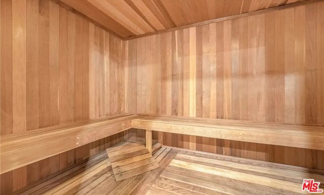 1880 Veteran Avenue, Los Angeles CA: https://media.crmls.org/mediaz/8f229fa5-054b-46d7-ba79-cb460d1a6c84.jpg