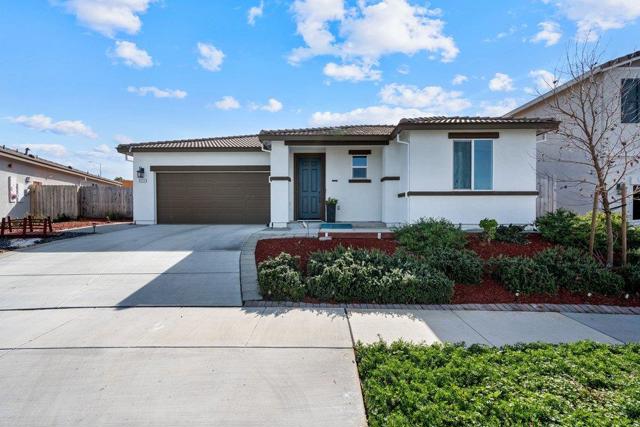 2111 Rosewood Drive, Hollister CA: https://media.crmls.org/mediaz/8f22cf96-09e8-4d14-8b2e-9fa437c615be.jpg