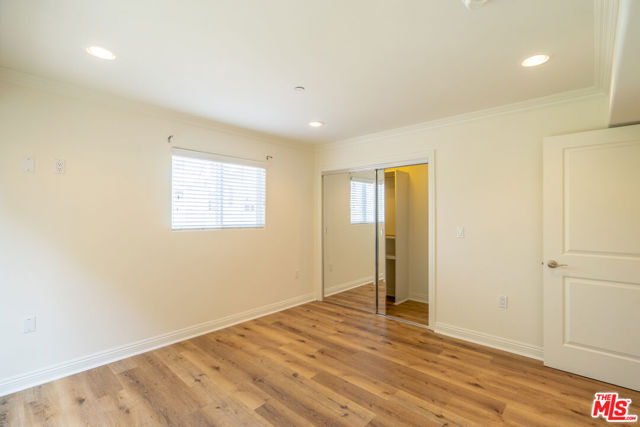 1529 S BEVERLY Drive, Los Angeles CA: https://media.crmls.org/mediaz/8f22d9aa-3ca4-40de-90b5-06537bc3b94b.jpg