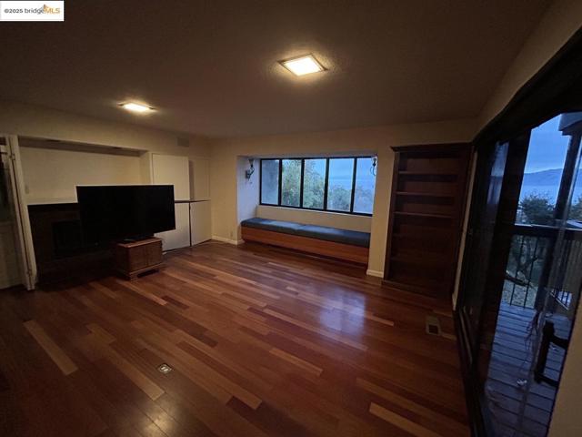 371 Montair DR, Danville CA: https://media.crmls.org/mediaz/8f2422ce-2a32-46e1-ade2-8a71fab0307f.jpg