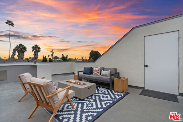 705 6th Avenue, Venice CA: https://media.crmls.org/mediaz/8f242ba1-03d7-4575-a317-d759f97337a0.jpg