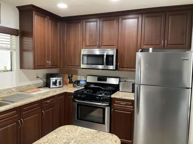 525 W El Norte Parkway, Escondido CA: https://media.crmls.org/mediaz/8f24b4f9-15c8-460c-9b9d-1abecabcab81.jpg