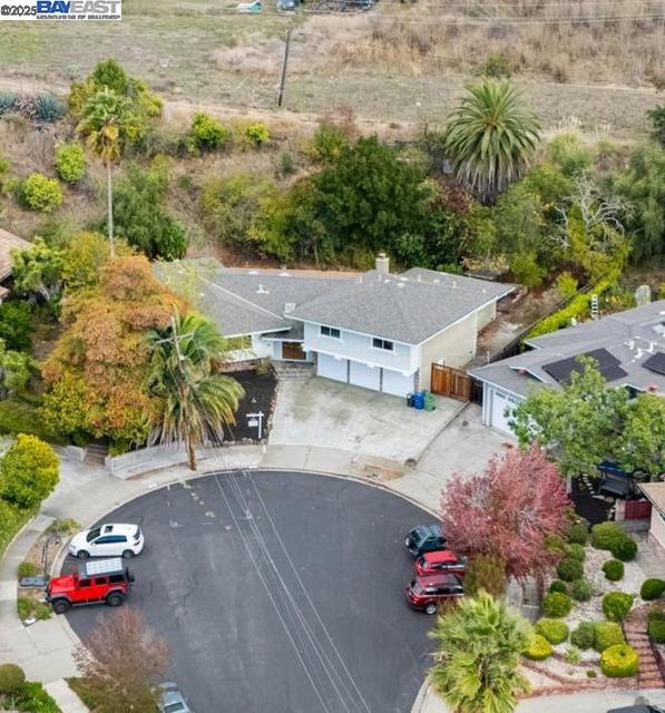 699 Fiesta Place, Hayward CA: https://media.crmls.org/mediaz/8f24f4f7-e233-4762-a6f8-6302dfeb66f9.jpg
