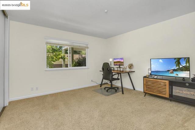 2587 Oak Rd, Walnut Creek CA: https://media.crmls.org/mediaz/8f2522f8-d814-4fd3-ab57-c454a8ee75df.jpg