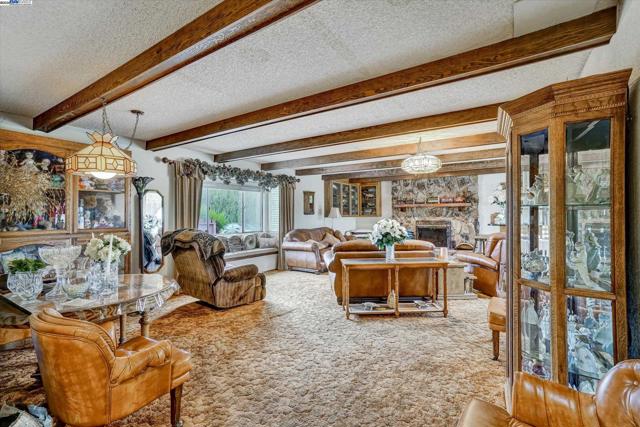 664 Berry Ave, Hayward CA: https://media.crmls.org/mediaz/8f253699-f50a-4ea5-9bec-9fe66333202a.jpg