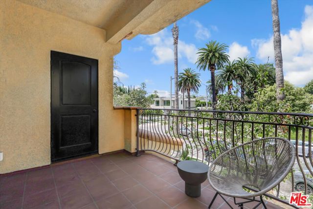 500 N Orlando Avenue, West Hollywood CA: https://media.crmls.org/mediaz/8f253c36-c0d6-47b9-bdd4-591a6c6e087d.jpg