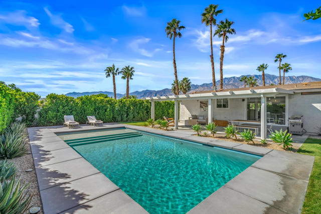 2034 Marni Court, Palm Springs CA: https://media.crmls.org/mediaz/8f2541c1-f4e9-41b5-ace5-e09804b393a3.jpg