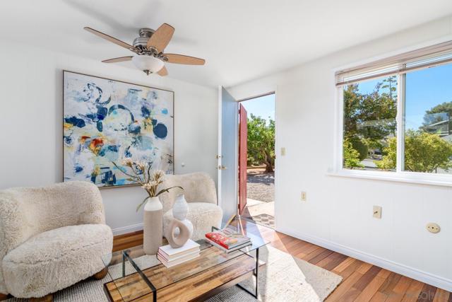 16498 Roca Dr, San Diego CA: https://media.crmls.org/mediaz/8f25c583-f48c-49fc-aae2-2556947e0694.jpg