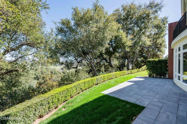 2306 Heatherbank Court, Thousand Oaks CA: https://media.crmls.org/mediaz/8f25cf12-f5f5-4d43-a473-47650f546e50.jpg