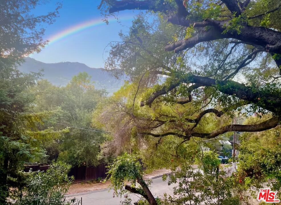 https://media.crmls.org/mediaz/8f25fe89-4134-449a-8d21-9f7101ac2575.jpg?preset=X-Large