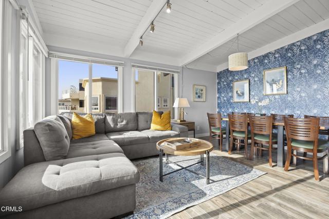 2924 Lakeshore Court, Oxnard CA: https://media.crmls.org/mediaz/8f262ee5-3eaa-4a20-bf48-6f8a8268c1ad.jpg