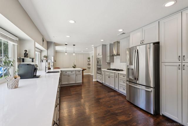 9233 Lethbridge Way, San Diego CA: https://media.crmls.org/mediaz/8f262fd7-0cb1-4551-9c1e-3e321fb55a5e.jpg