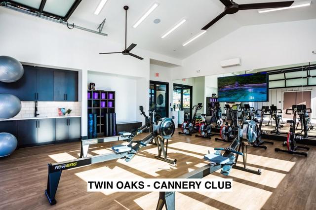 2140 White Oak Drive, Hollister CA: https://media.crmls.org/mediaz/8f26b13d-1505-4620-aaa5-c9cdf848a410.jpg