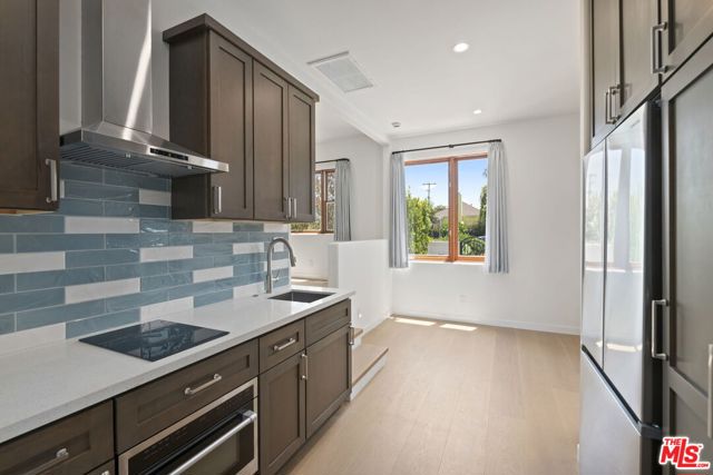 10503 Tennessee Avenue, Los Angeles CA: https://media.crmls.org/mediaz/8f26b66a-7d34-49e1-a7dd-b8db7ad8546d.jpg