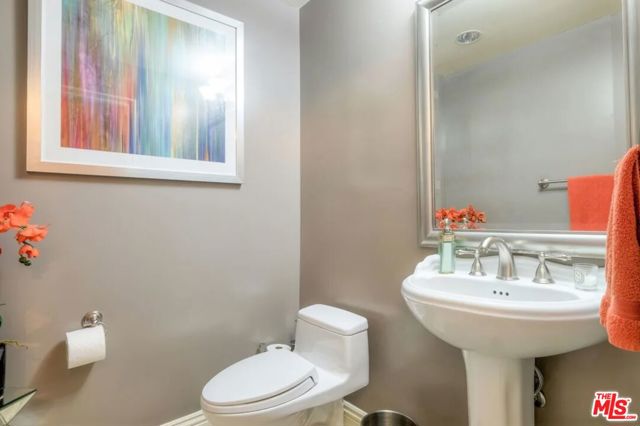11578 Iowa Avenue, Los Angeles CA: https://media.crmls.org/mediaz/8f274fae-1f94-436e-bdf1-8b8cc9c2171b.jpg