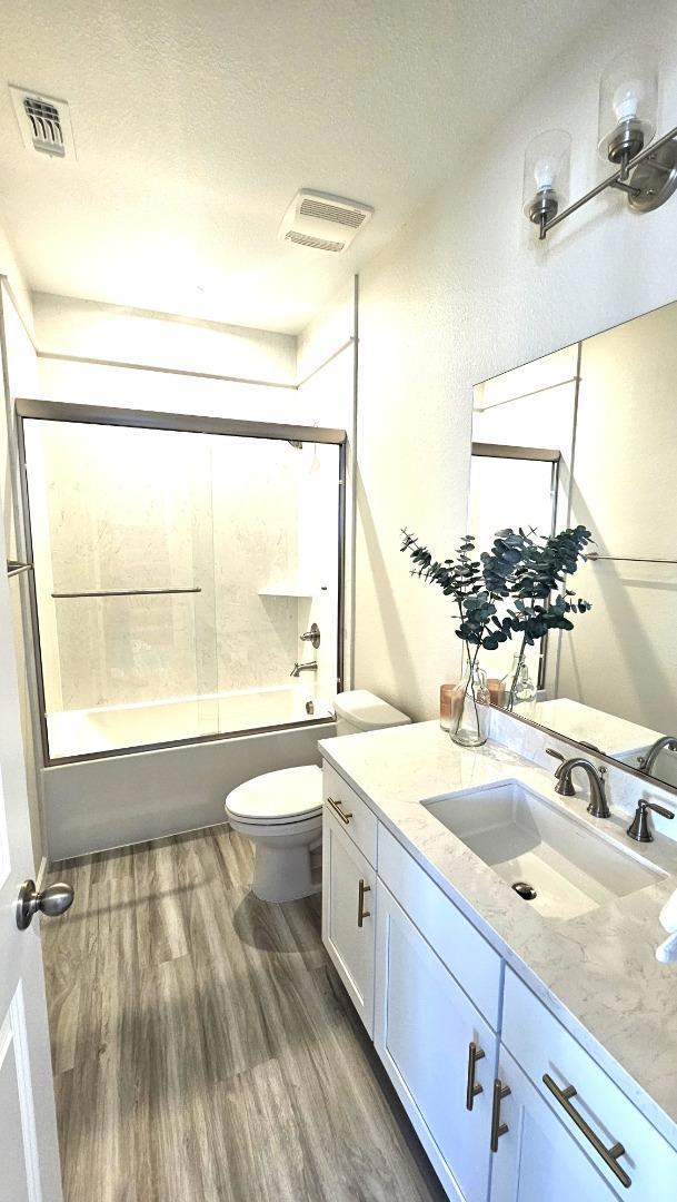 8285 Courage Drive, Sacramento CA: https://media.crmls.org/mediaz/8f277f13-539f-4530-9daa-baee97340564.jpg