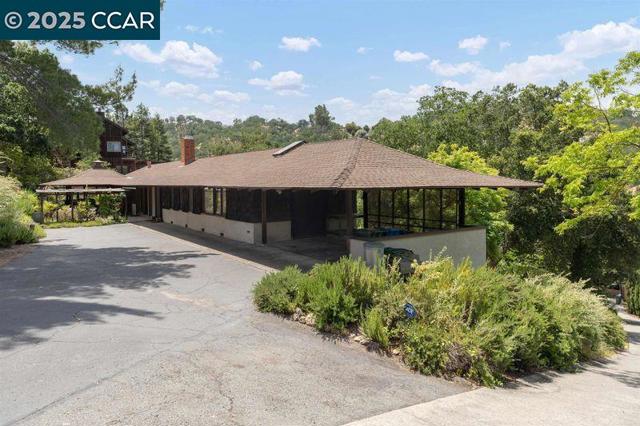 144 Castle Crest Rd, Alamo CA: https://media.crmls.org/mediaz/8f28560c-82c2-4c0a-ba35-b32b0b12aef4.jpg