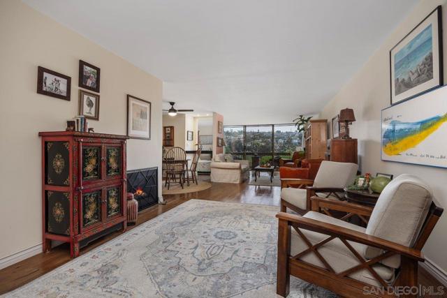 2564 Navarra Dr, Carlsbad CA: https://media.crmls.org/mediaz/8f285649-4751-42d3-b046-48a977fdc38d.jpg