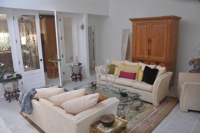 1064 Finrod Court, Westlake Village CA: https://media.crmls.org/mediaz/8f28cd3a-0b32-42e7-889e-e9496e7afb12.jpg