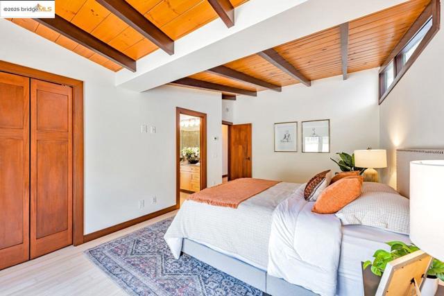 6815 Paso Robles Dr, Oakland CA: https://media.crmls.org/mediaz/8f294311-64e7-415e-979d-3fbdf60f3b44.jpg